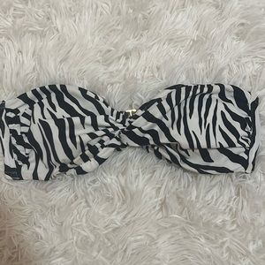 Victoria’s Secret zebra bikini top!🖤